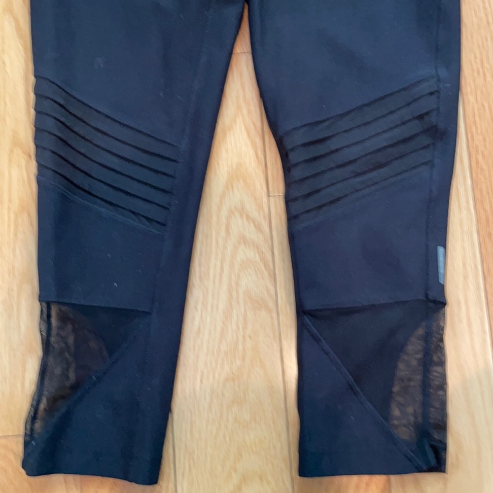 ACTIVE WEAR